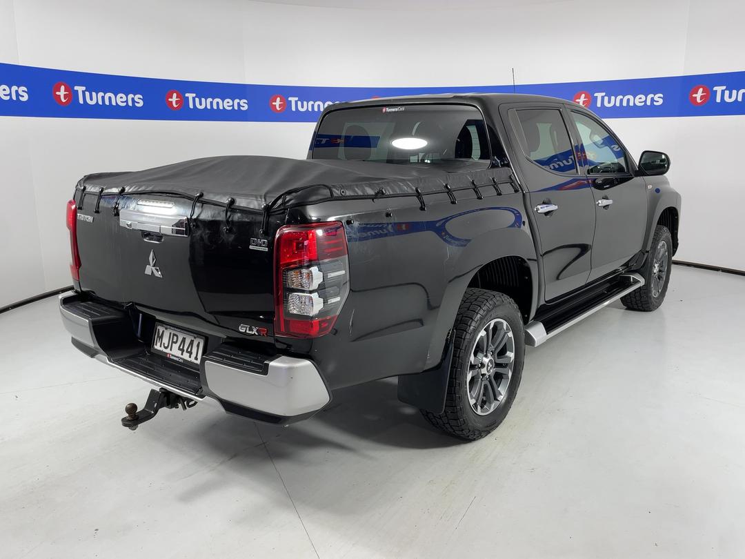 Photo '7' of Mitsubishi Triton