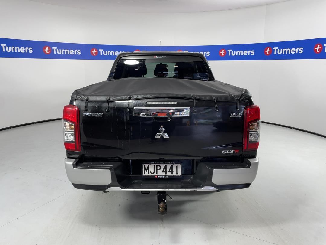 Photo '6' of Mitsubishi Triton