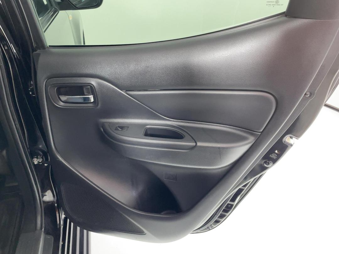Photo '19' of Mitsubishi Triton