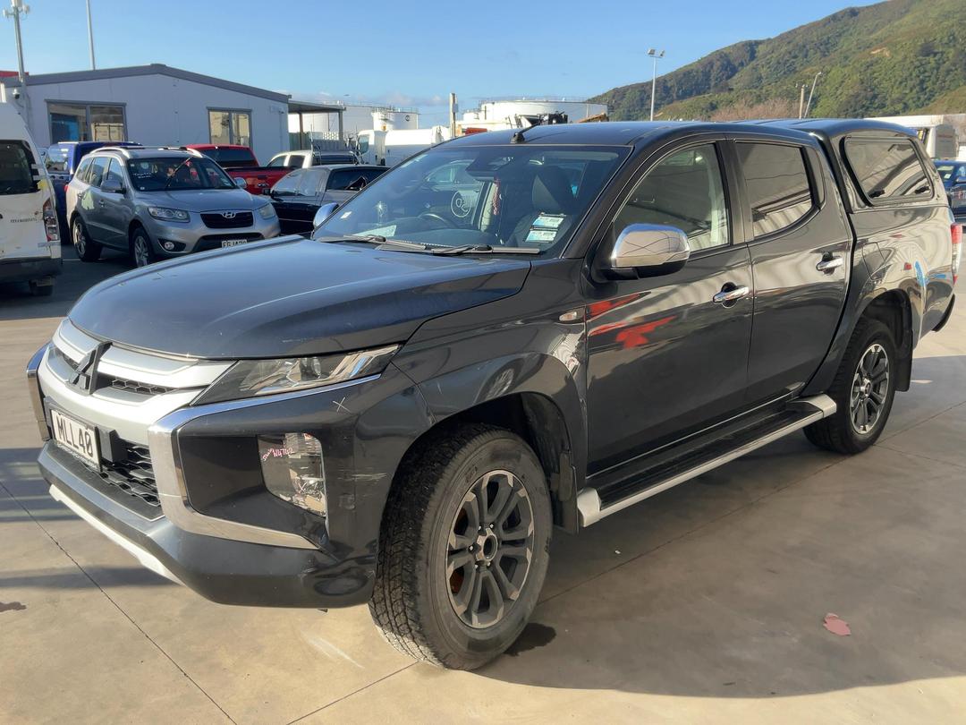 Photo '3' of Mitsubishi Triton DC Glxr 6AT Photo '3' of Mitsubishi Triton DC Glxr 6AT