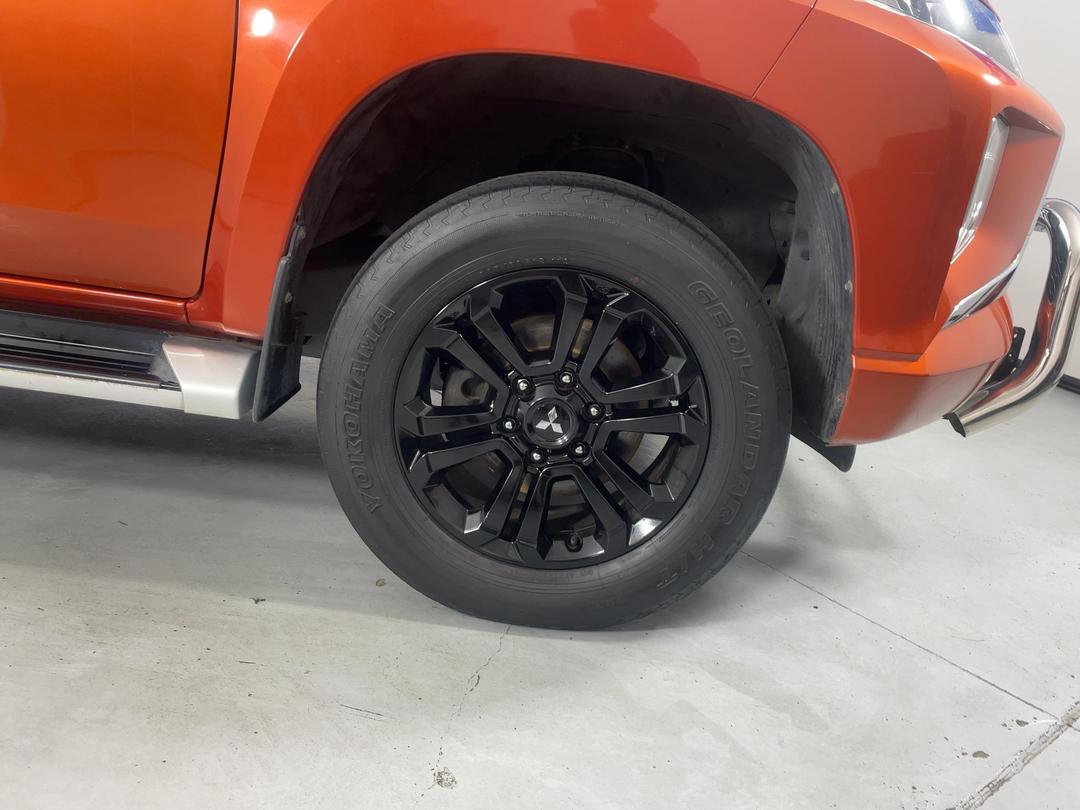 Photo '9' of Mitsubishi Triton