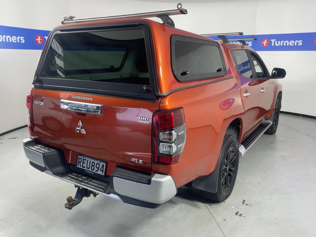 Photo '7' of Mitsubishi Triton