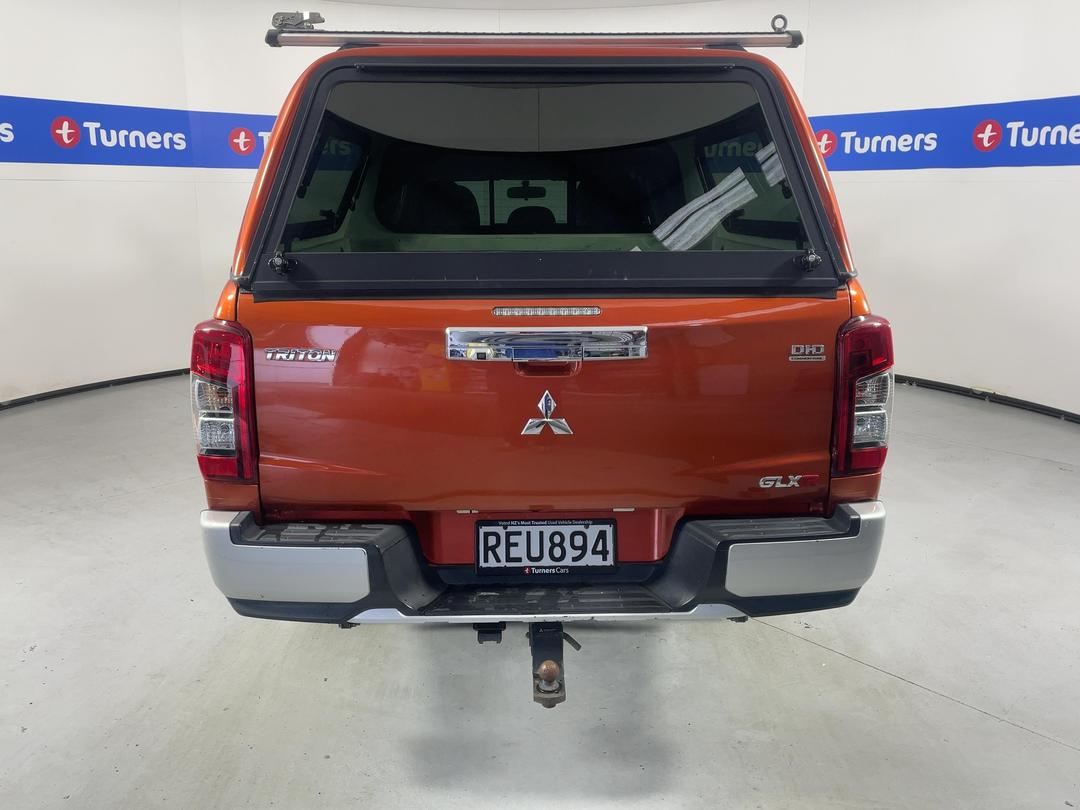 Photo '6' of Mitsubishi Triton