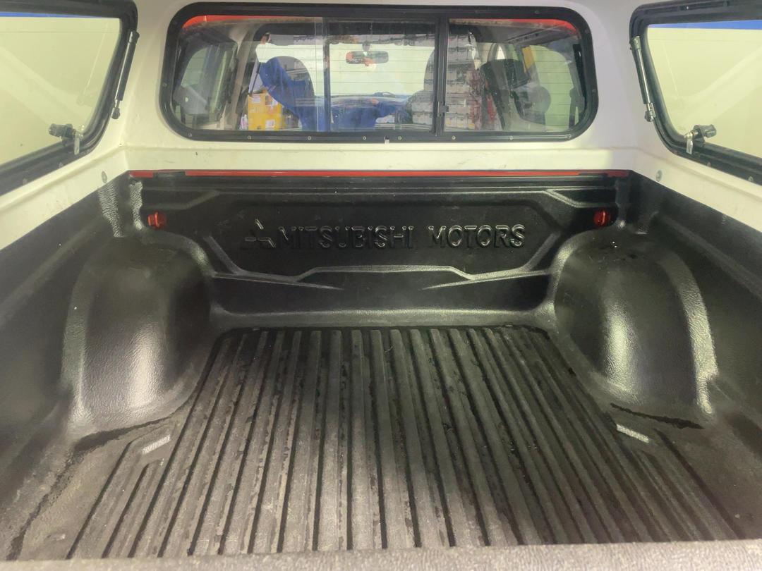 Photo '14' of Mitsubishi Triton