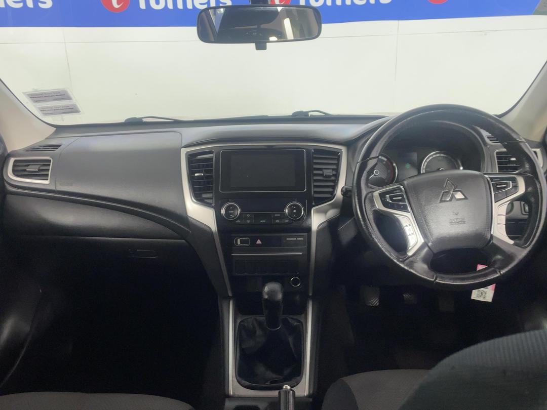 Photo '17' of Mitsubishi Triton