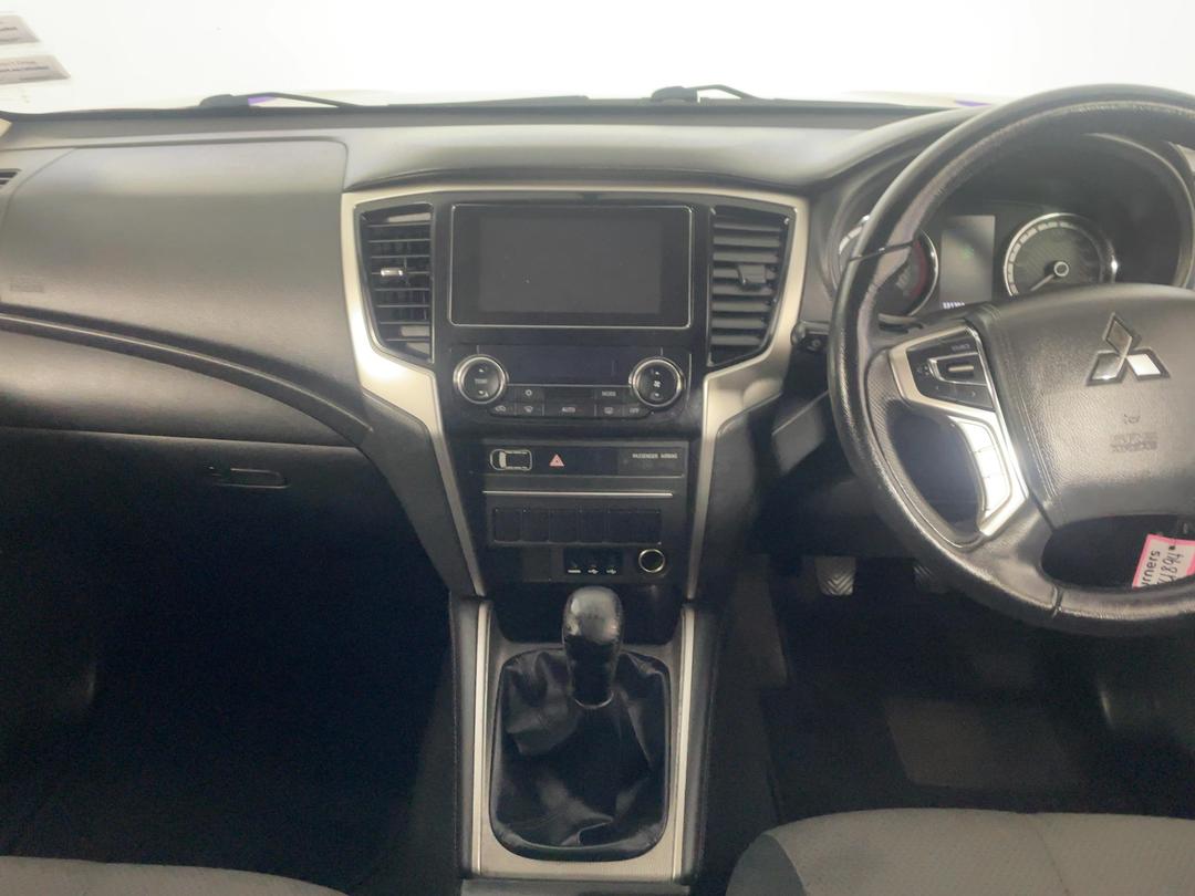 Photo '18' of Mitsubishi Triton