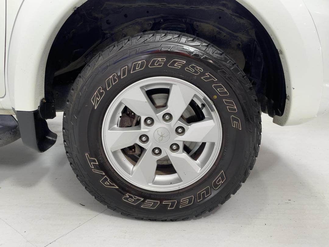 Photo '9' of Mitsubishi Triton