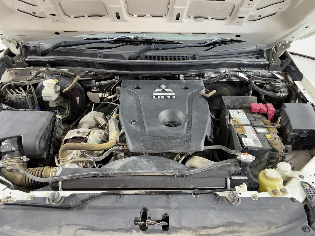 Photo '13' of Mitsubishi Triton
