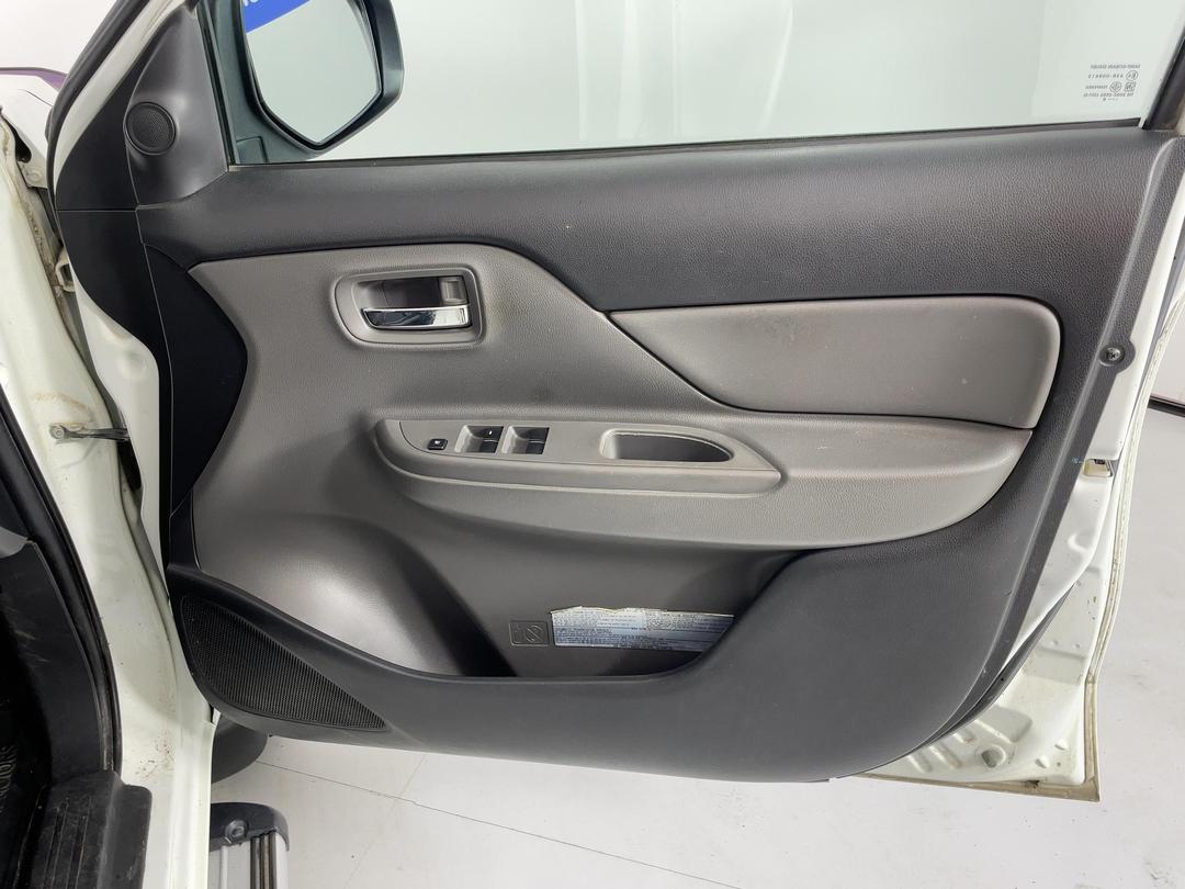 Photo '15' of Mitsubishi Triton