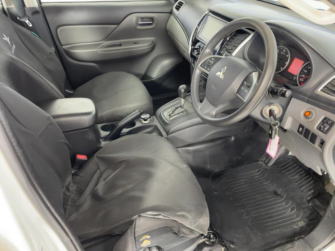 Photo '16' of Mitsubishi Triton