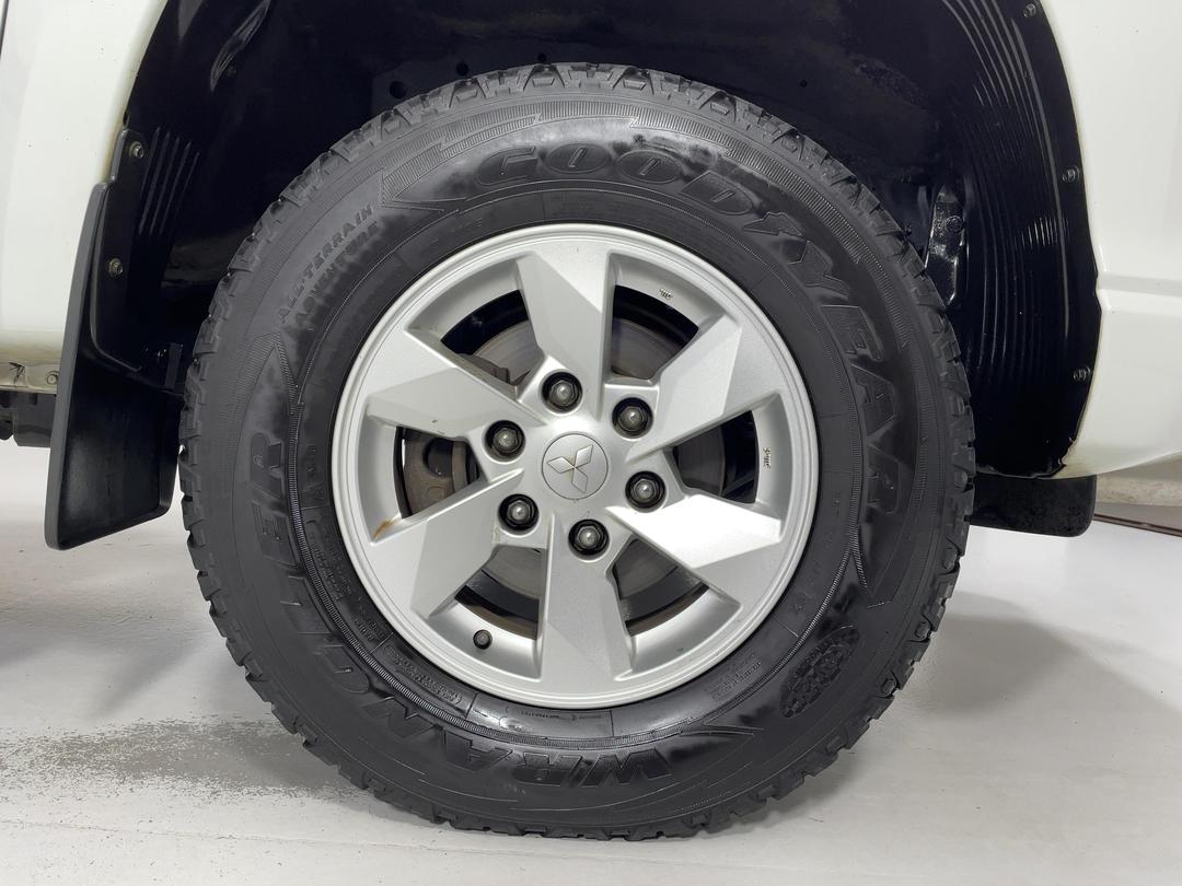 Photo '9' of Mitsubishi Triton