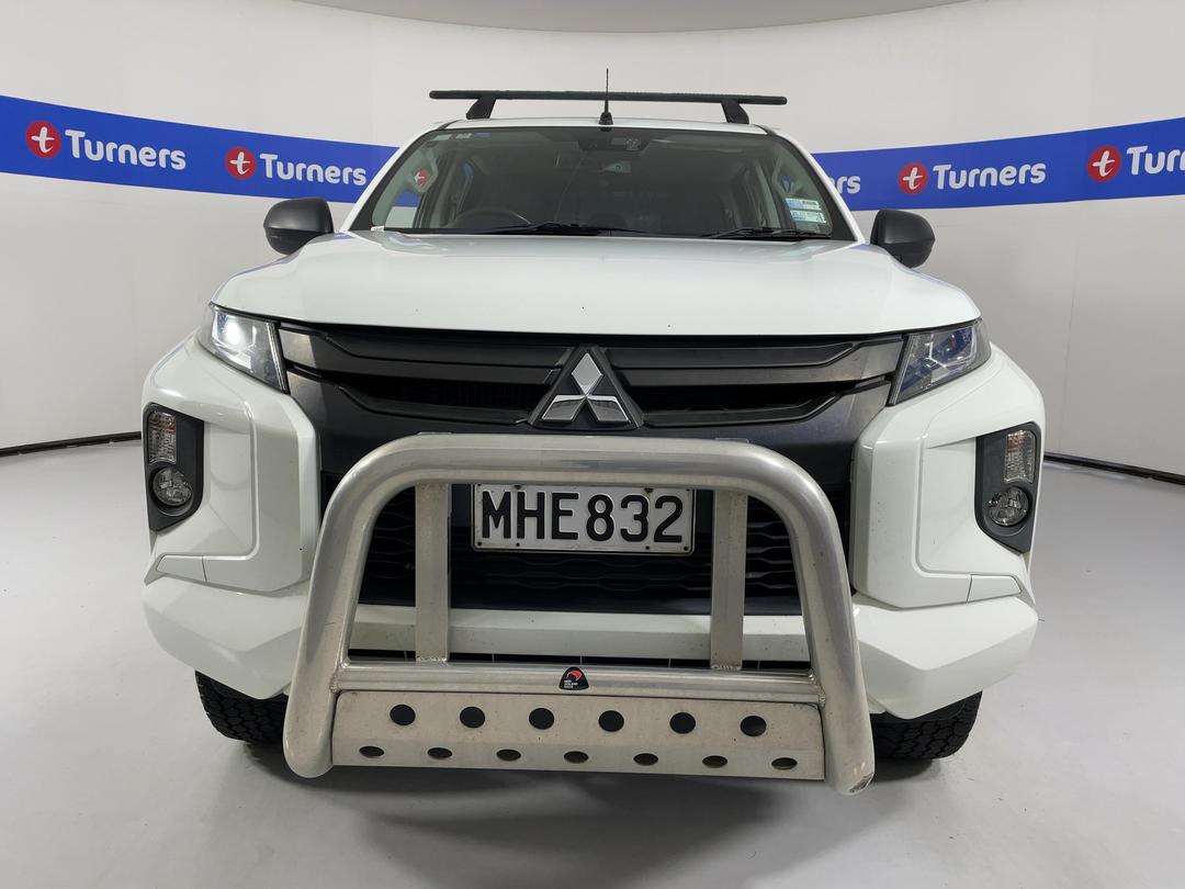 Photo '2' of Mitsubishi Triton
