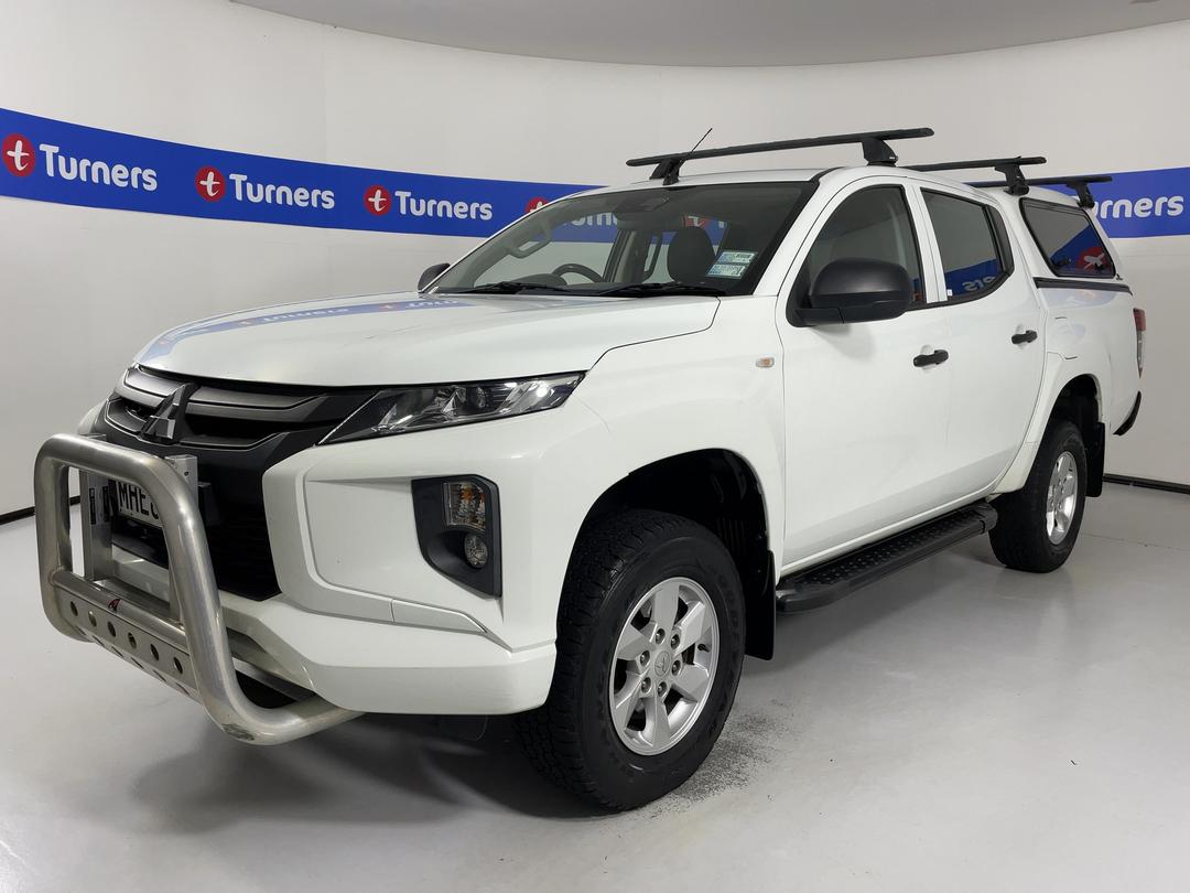 Photo '4' of Mitsubishi Triton