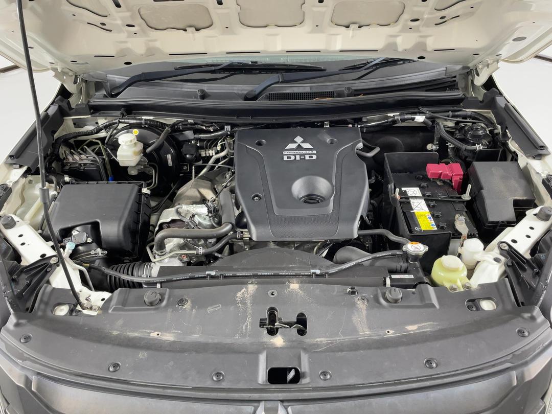 Photo '13' of Mitsubishi Triton