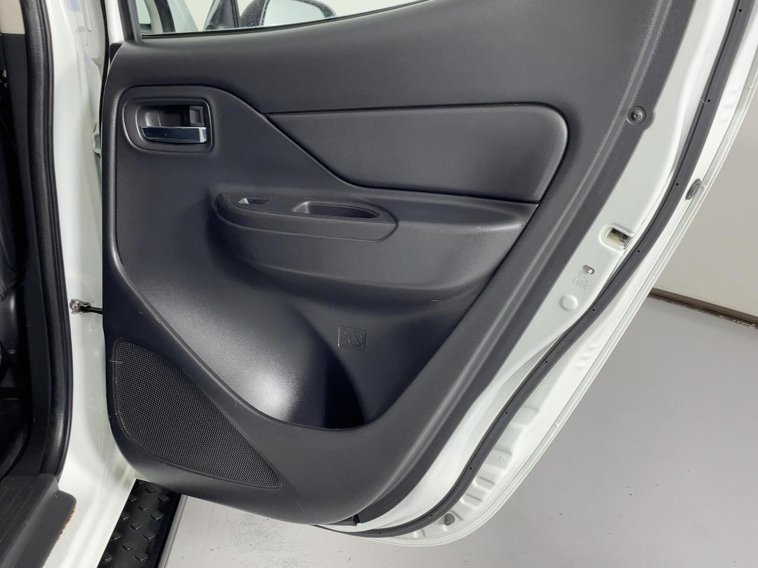 Photo '19' of Mitsubishi Triton