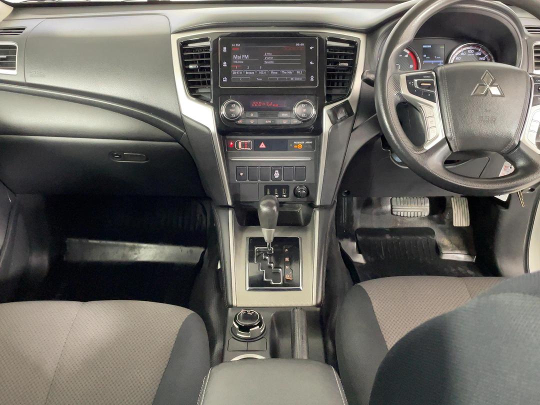 Photo '17' of Mitsubishi Triton