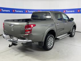 Photo '7' of Mitsubishi Triton