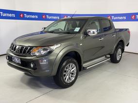 Photo '4' of Mitsubishi Triton