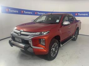 Photo '4' of Mitsubishi Triton