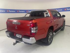 Photo '7' of Mitsubishi Triton