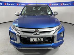 Photo '2' of Mitsubishi Triton