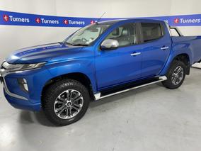 Photo '4' of Mitsubishi Triton