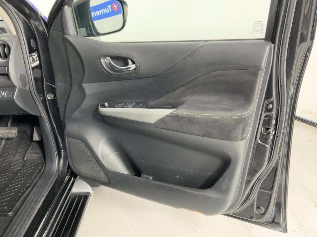 Photo '15' of Nissan Navara