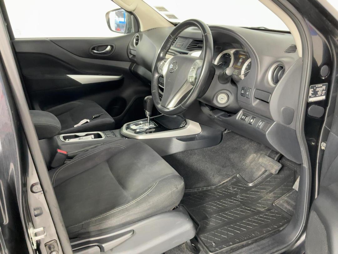 Photo '16' of Nissan Navara
