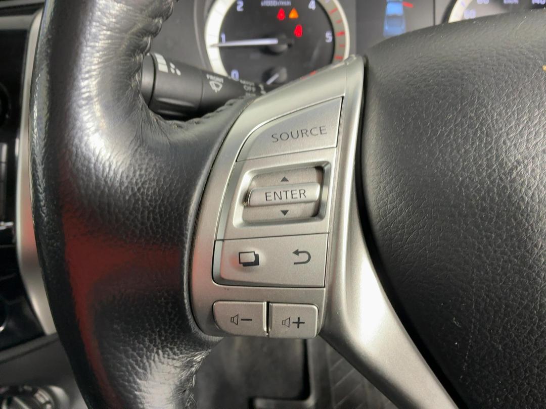 Photo '24' of Nissan Navara