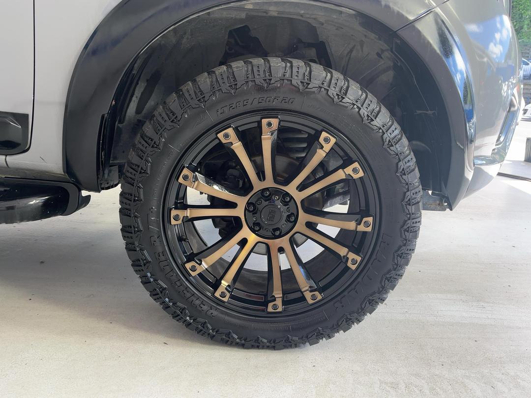 Photo '9' of Nissan Navara