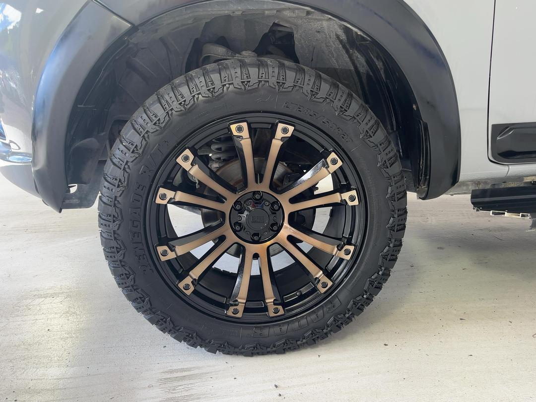 Photo '10' of Nissan Navara