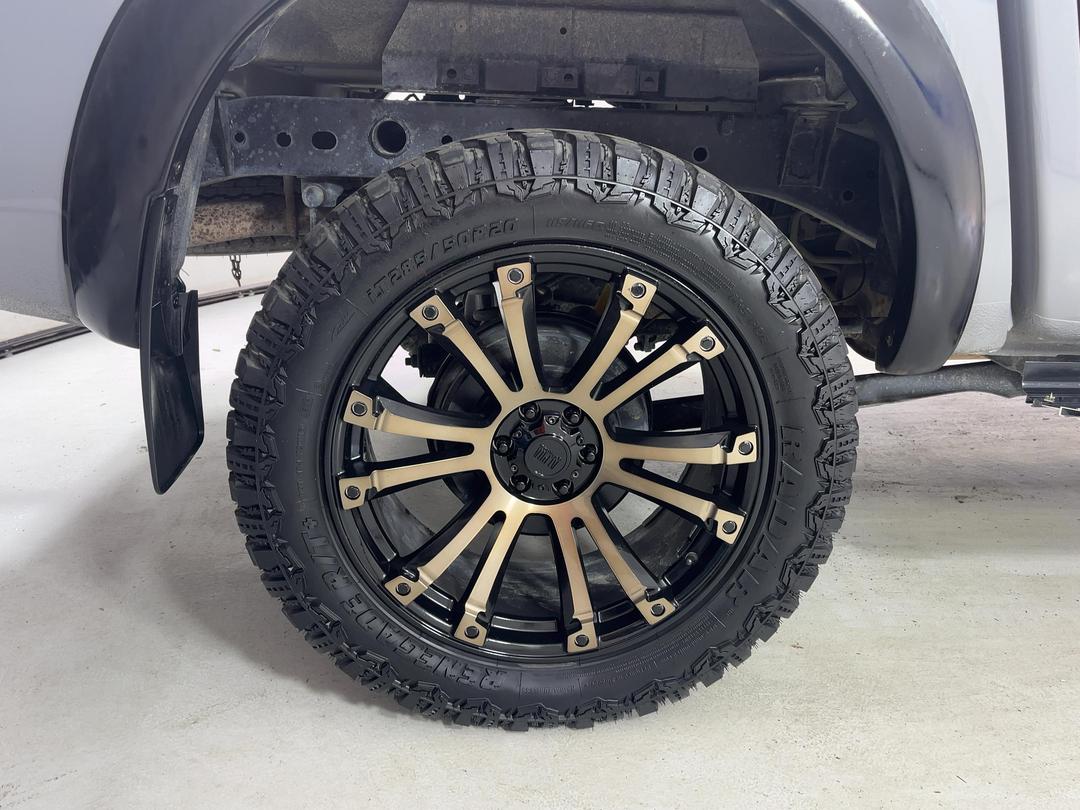 Photo '12' of Nissan Navara