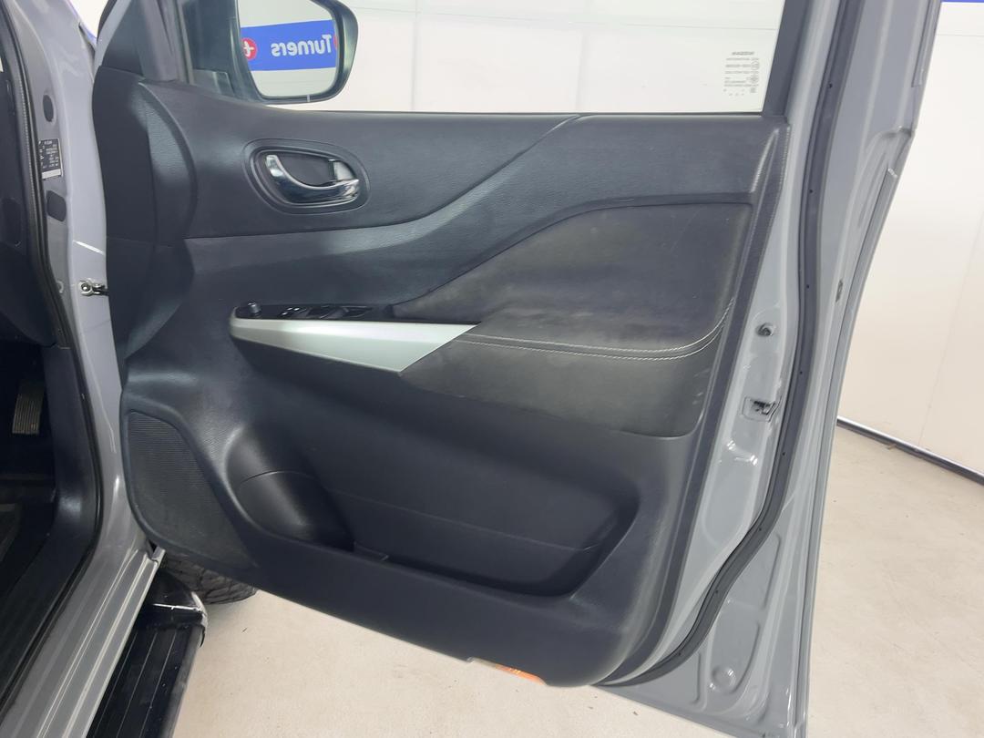 Photo '15' of Nissan Navara