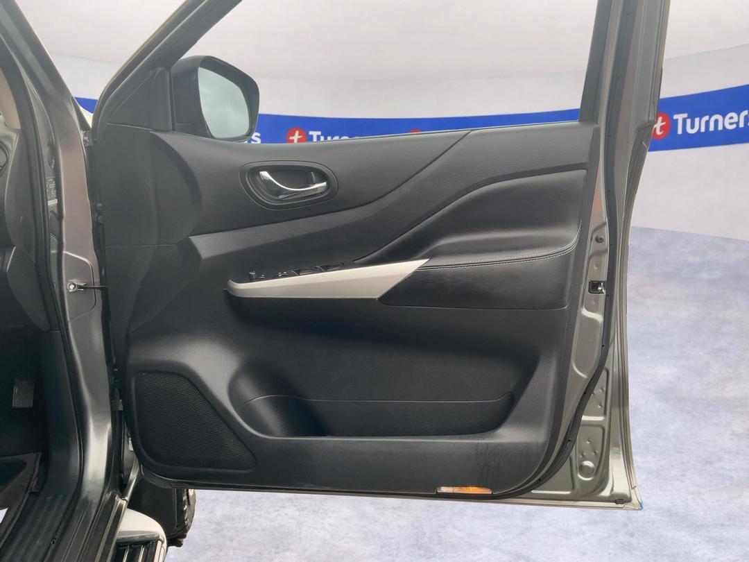 Photo '15' of Nissan Navara