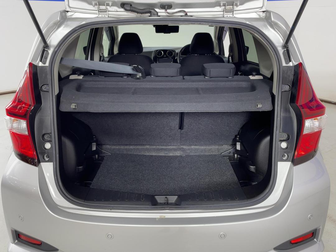 Photo '14' of Nissan Note