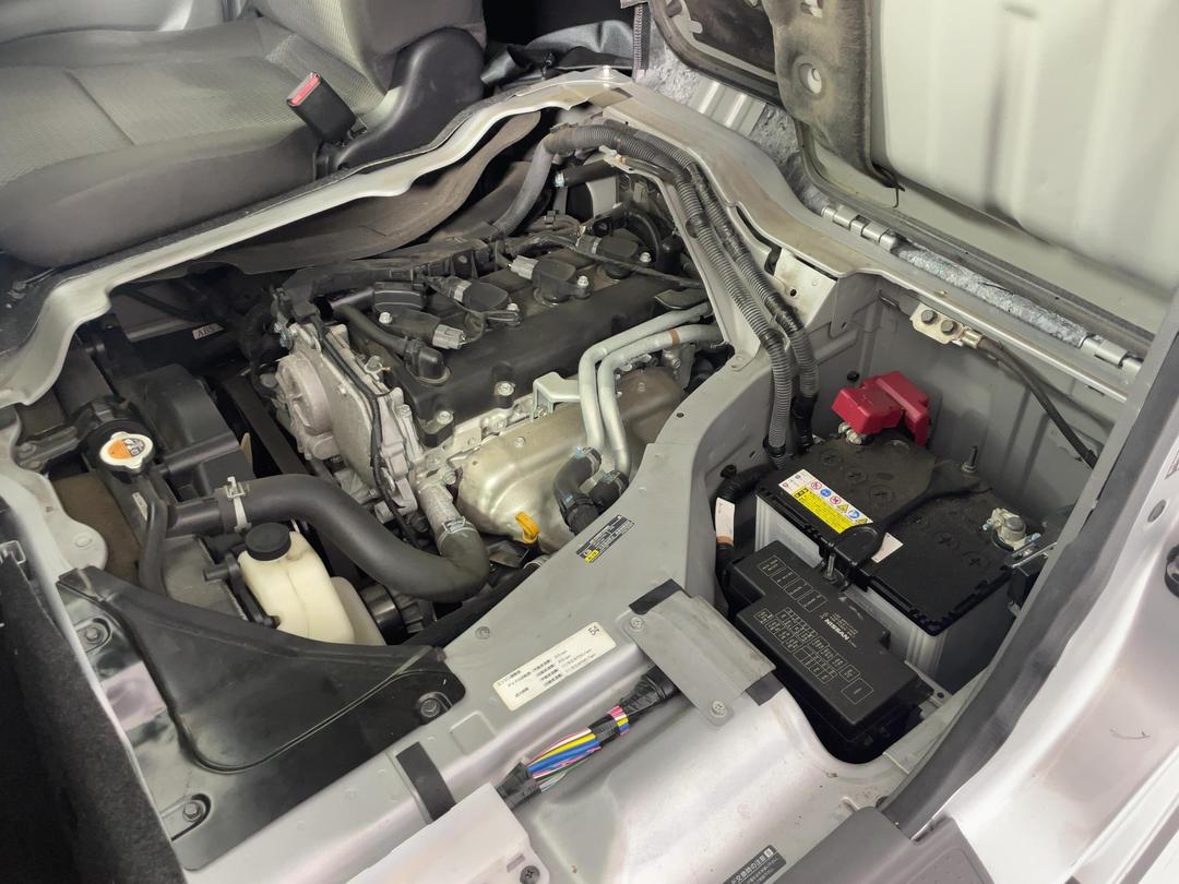 Photo '13' of Nissan NV350