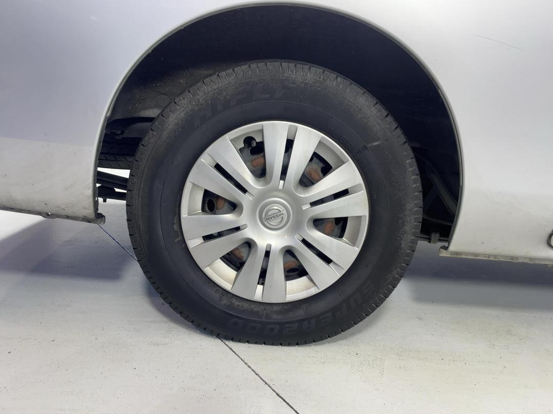 Photo '12' of Nissan NV350