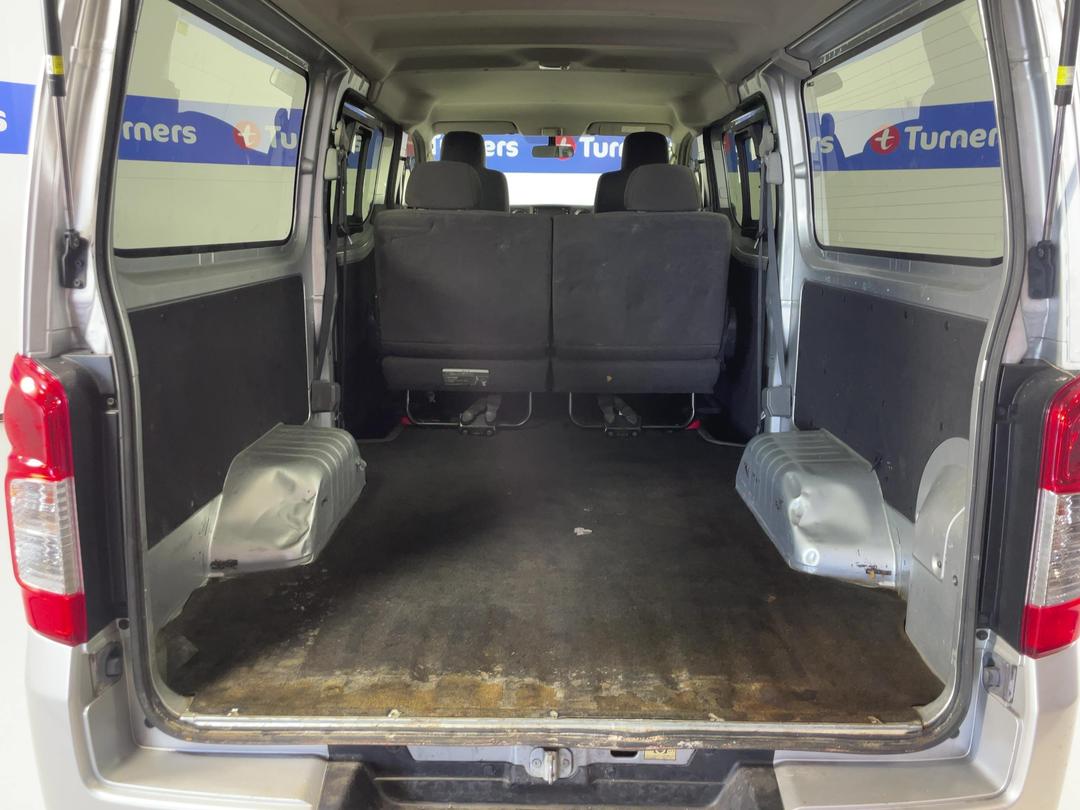 Photo '6' of Nissan NV350