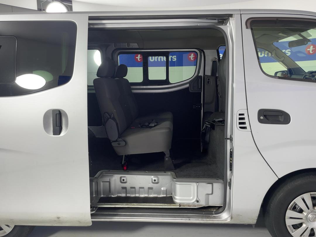 Photo '19' of Nissan NV350
