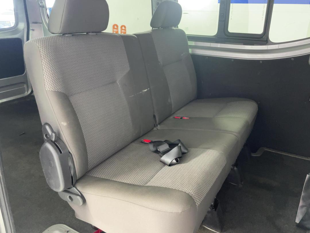 Photo '20' of Nissan NV350