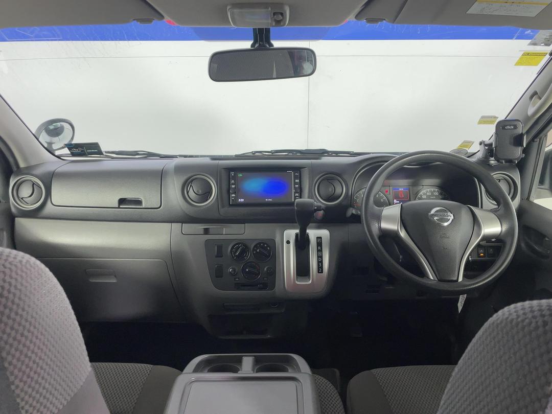 Photo '17' of Nissan NV350