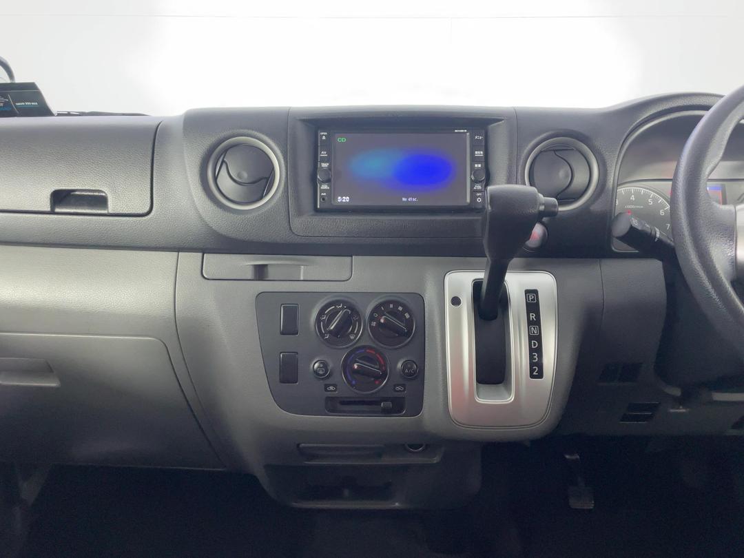 Photo '18' of Nissan NV350