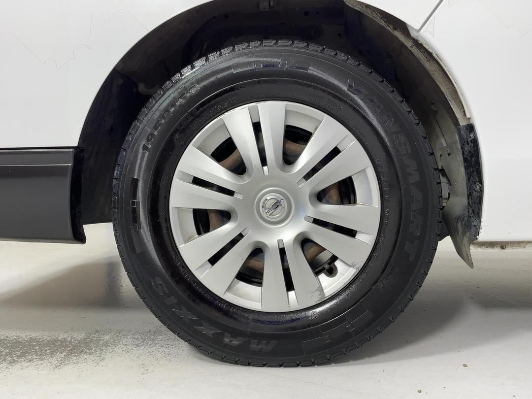 Photo '10' of Nissan NV350