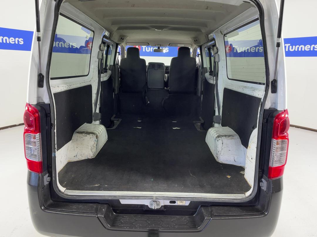 Photo '14' of Nissan NV350
