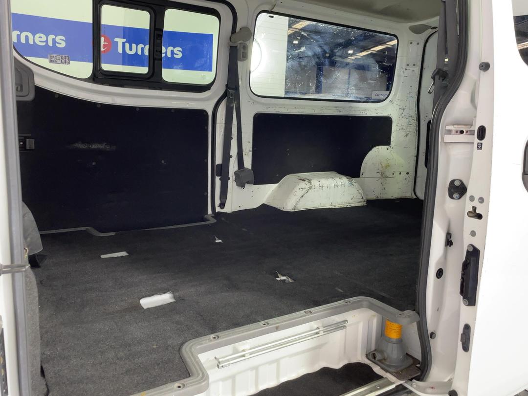 Photo '20' of Nissan NV350