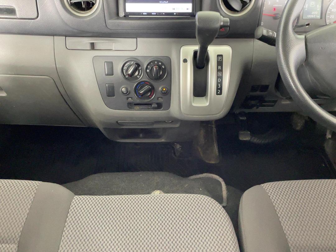 Photo '18' of Nissan NV350
