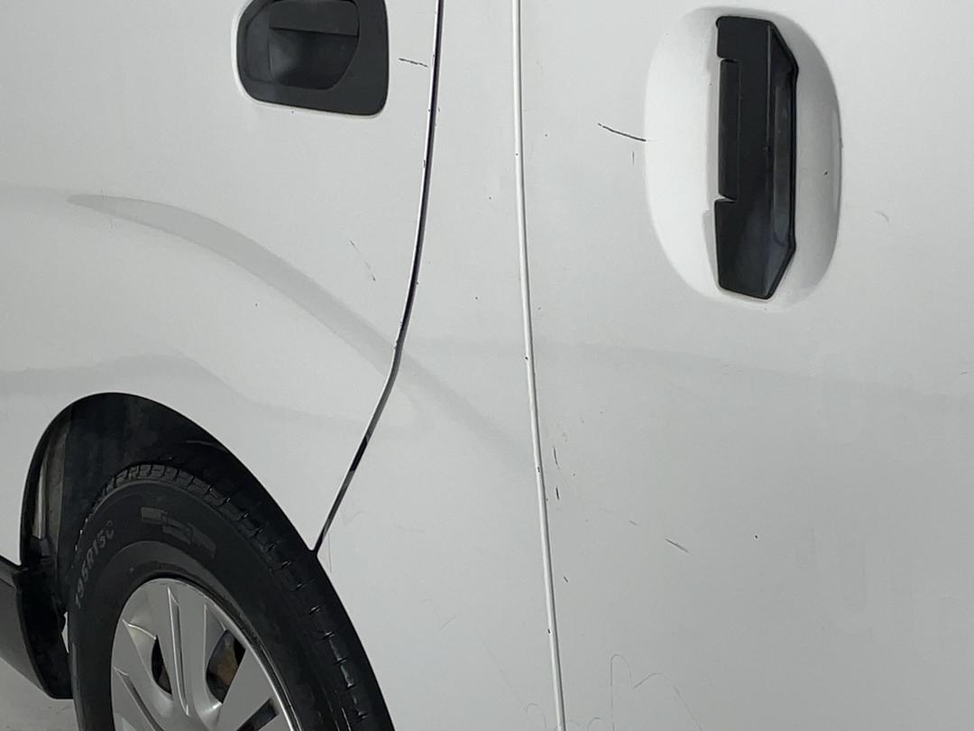 Photo '24' of Nissan NV350