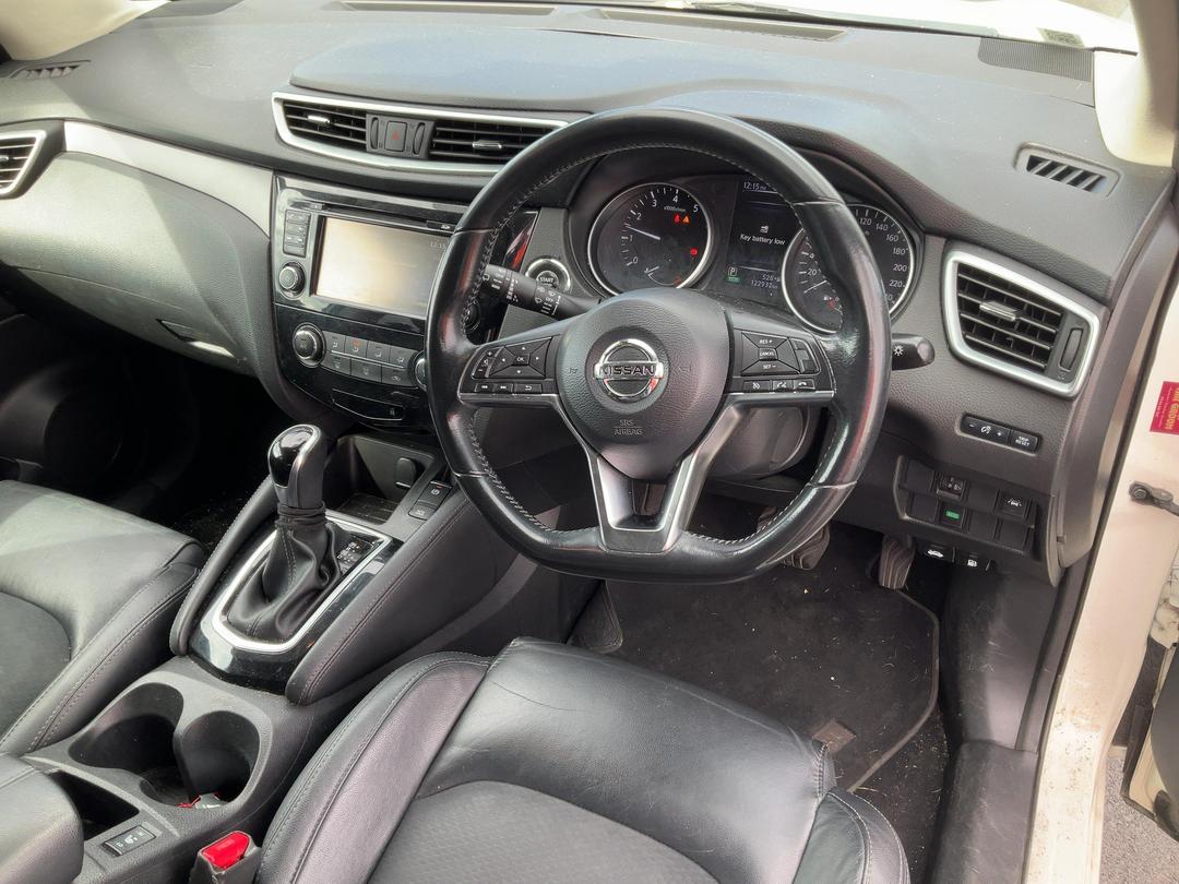 Photo '10' of Nissan Qashqai ST-L