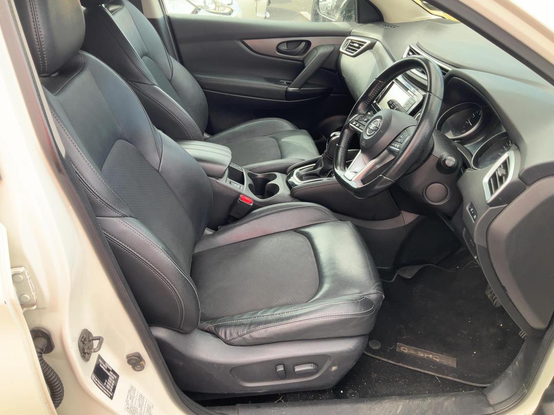 Photo '11' of Nissan Qashqai ST-L