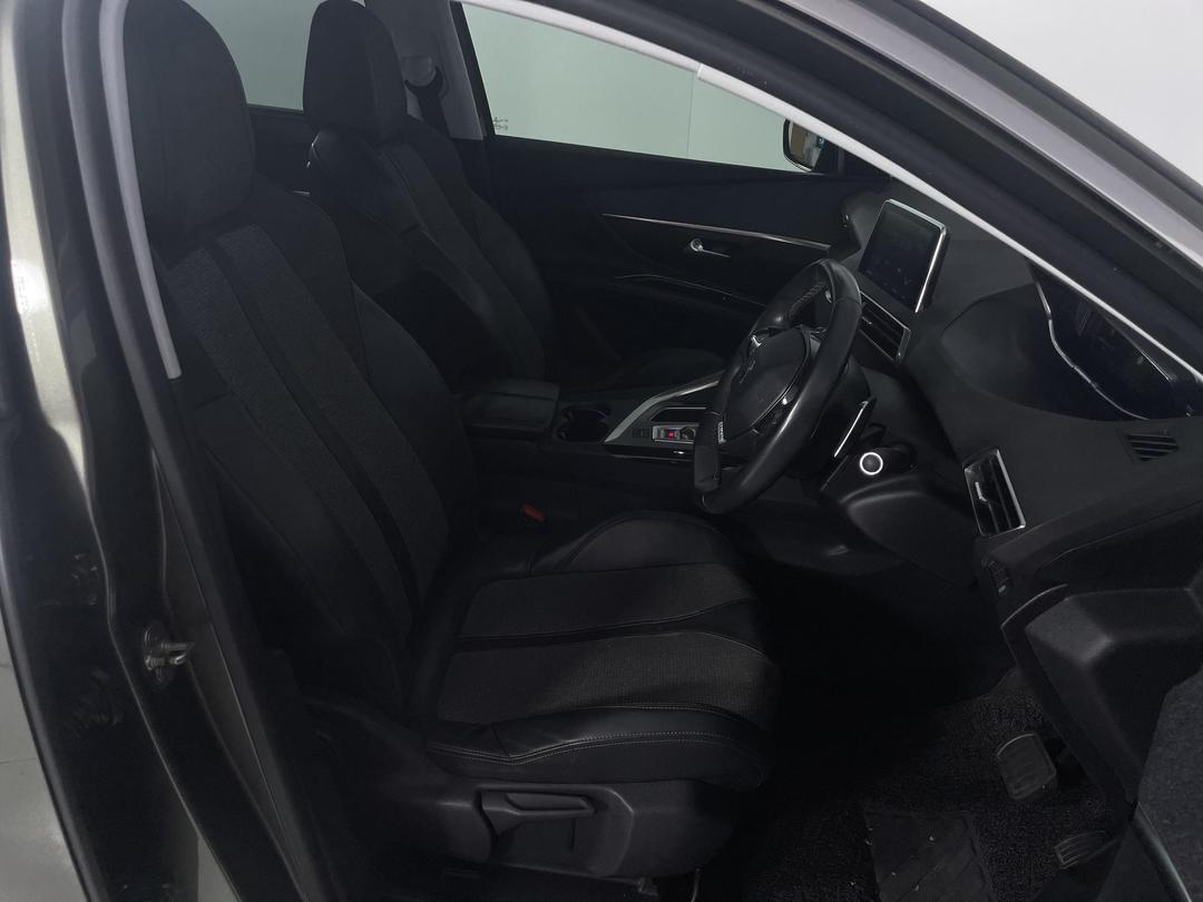 Photo '16' of Peugeot 5008